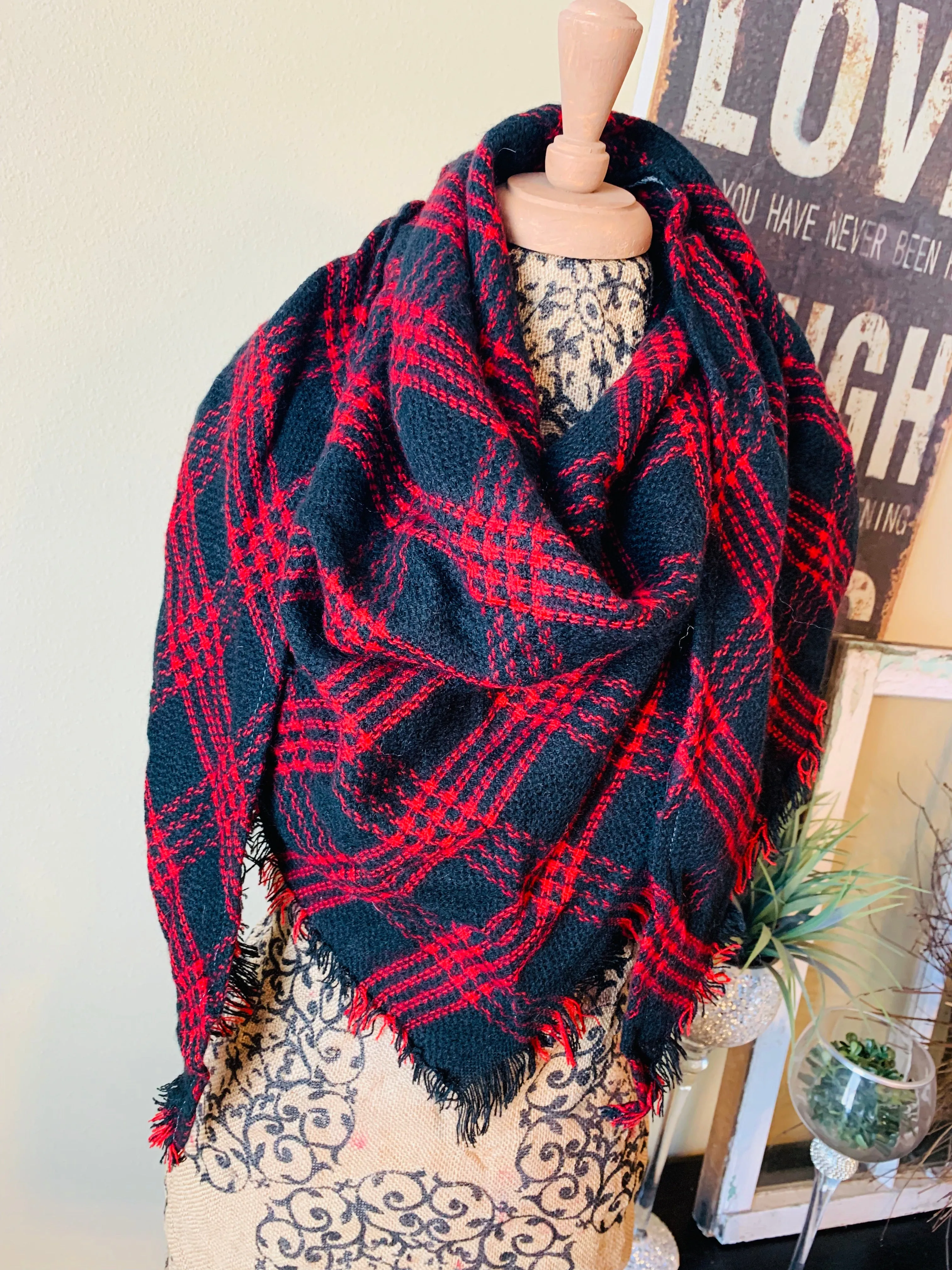 { Blanket scarf } Triangle shape. Not as large as the huge blanket scarves.