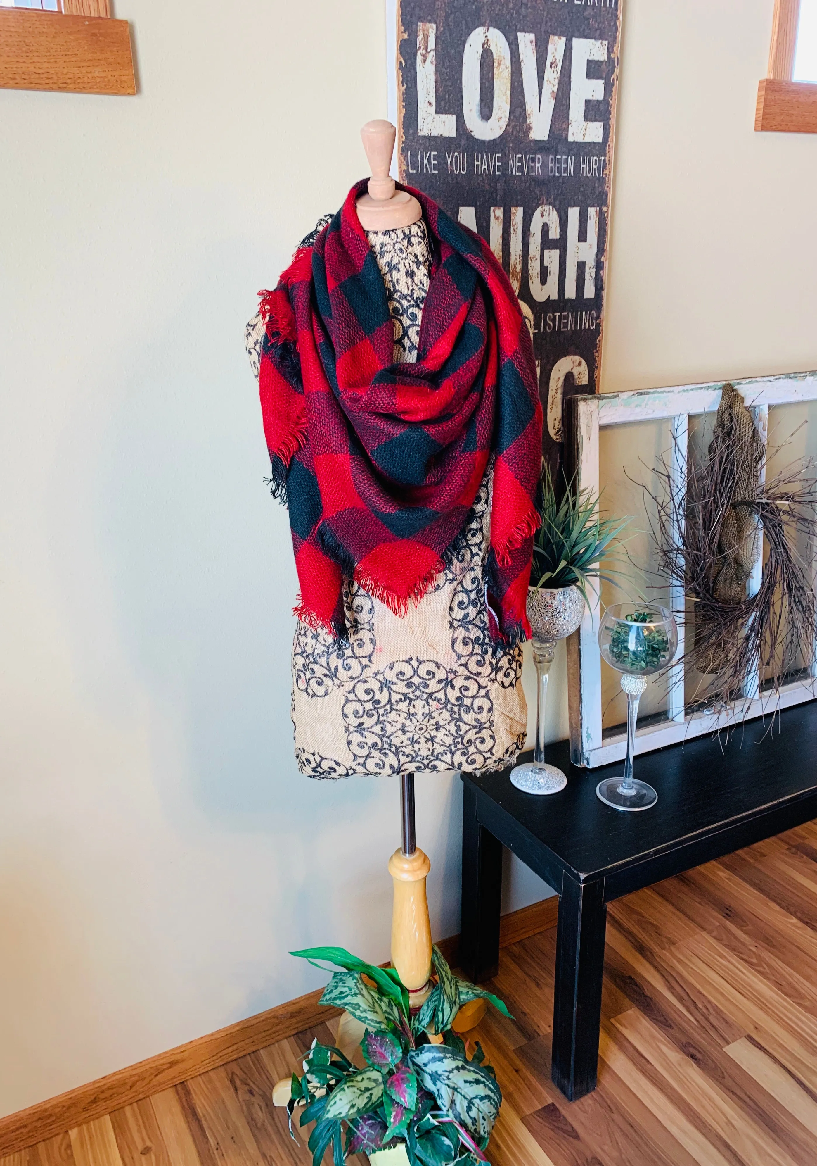 { Blanket scarf } Triangle shape. Not as large as the huge blanket scarves.